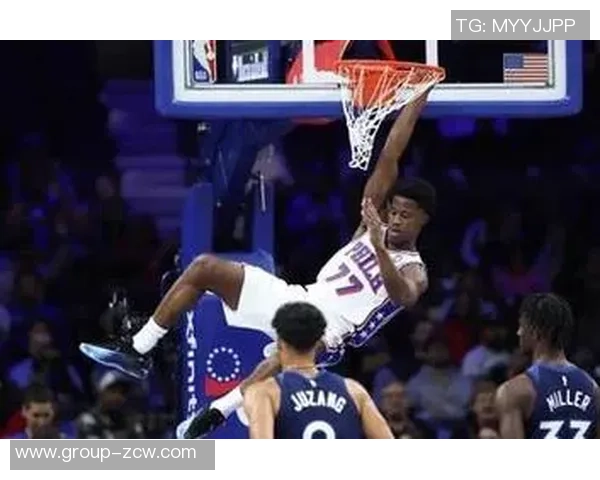 埃奇库姆半场表现不佳10投仅3中三分球命中率低迷仅得7分2篮板