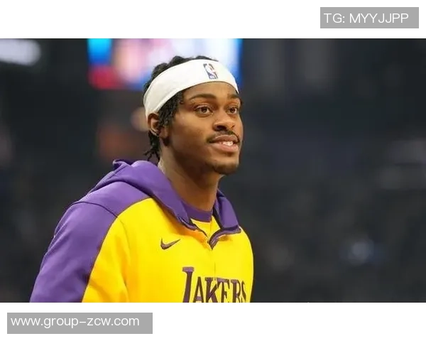 拉拉维亚称赞范德比尔特防守表现为球队奠定坚实基础